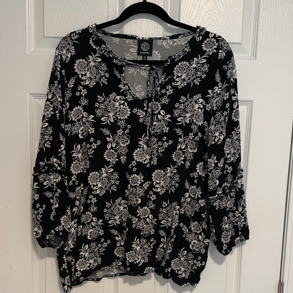 bobeau Black and White Floral Tie-Front Tunic
